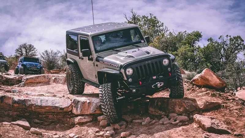 How A Jeep Top Lift Makes Hard Top Removal Easier And Safer